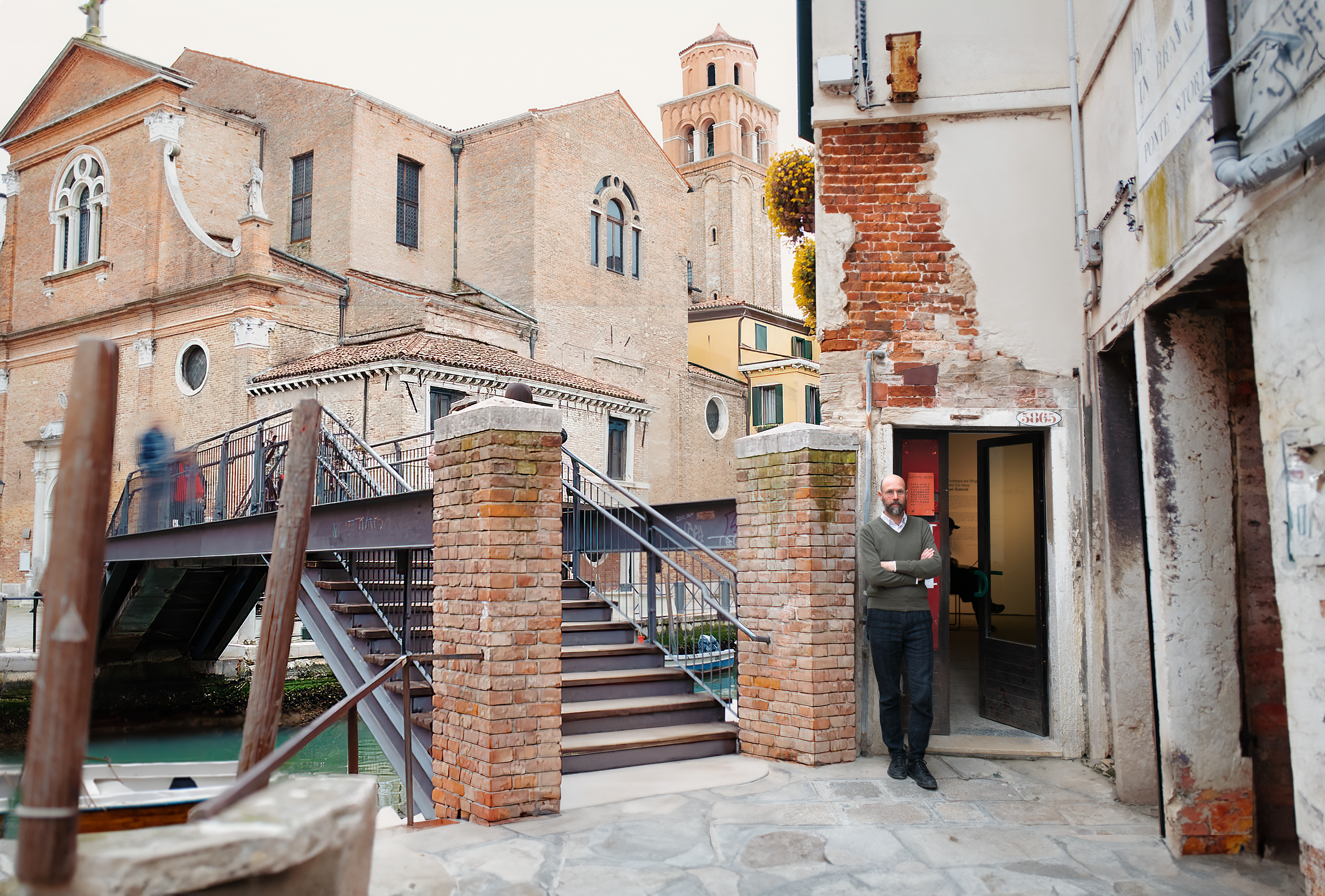 Gaetano di Gregorio at the entrance